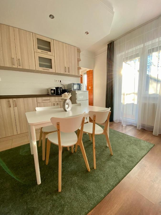 Esther Apartman 塔塔班亚 外观 照片
